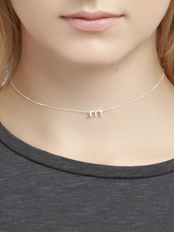 Srebrny łańcuszek z literką M naszyjnik minimalistyczna biżuteria moie