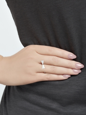 Srebrny pierścionek z kokardką